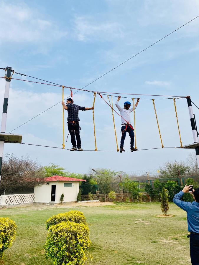 Apple Adventure Hotel 3*